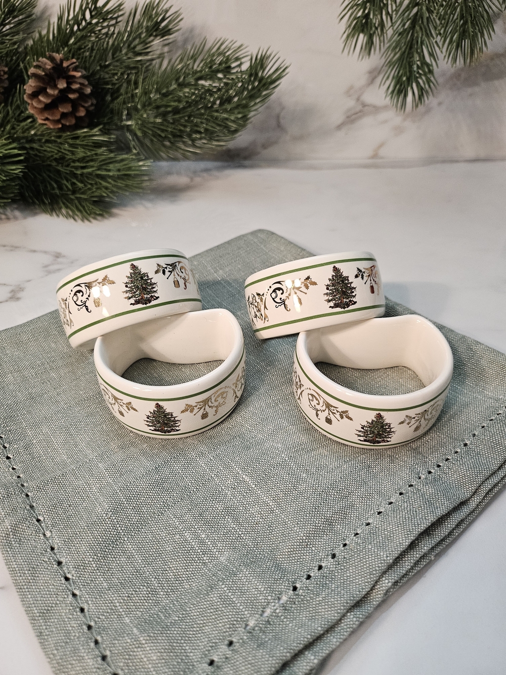 Spode Christmas Tree Gold Napkin Rings Set of 4 Porcelain S3324-A23 Boxed